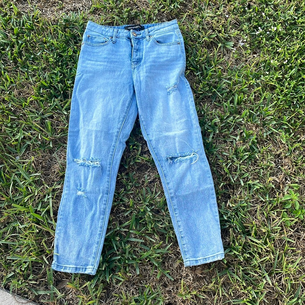 [PROSPERITY] Light Wash High Rise Jeans - Size 27